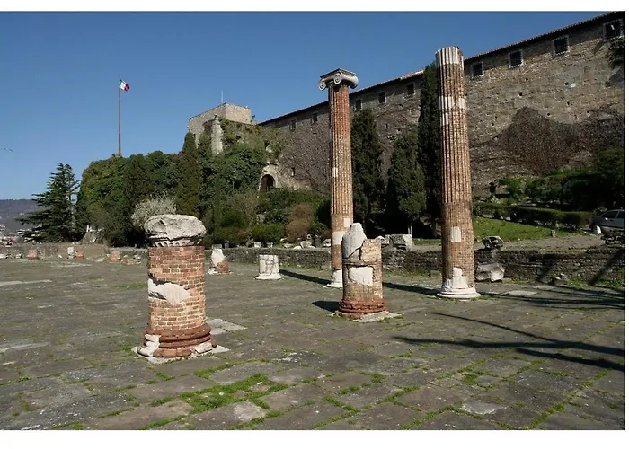 Cher Ferraris Apartamento *